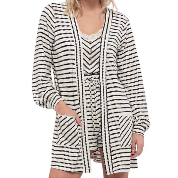 Striped Cream Shorts    - Picture 5 of 5